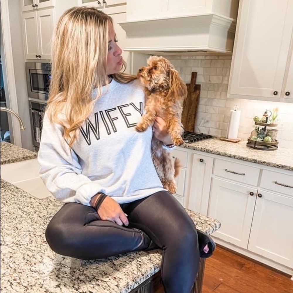 Wifey Pullover